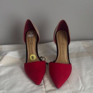 Adorable shoes, great for spring and summer, BNWOT.
Two tone colors design.